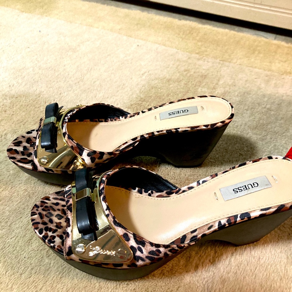 Animal print wedge with bow